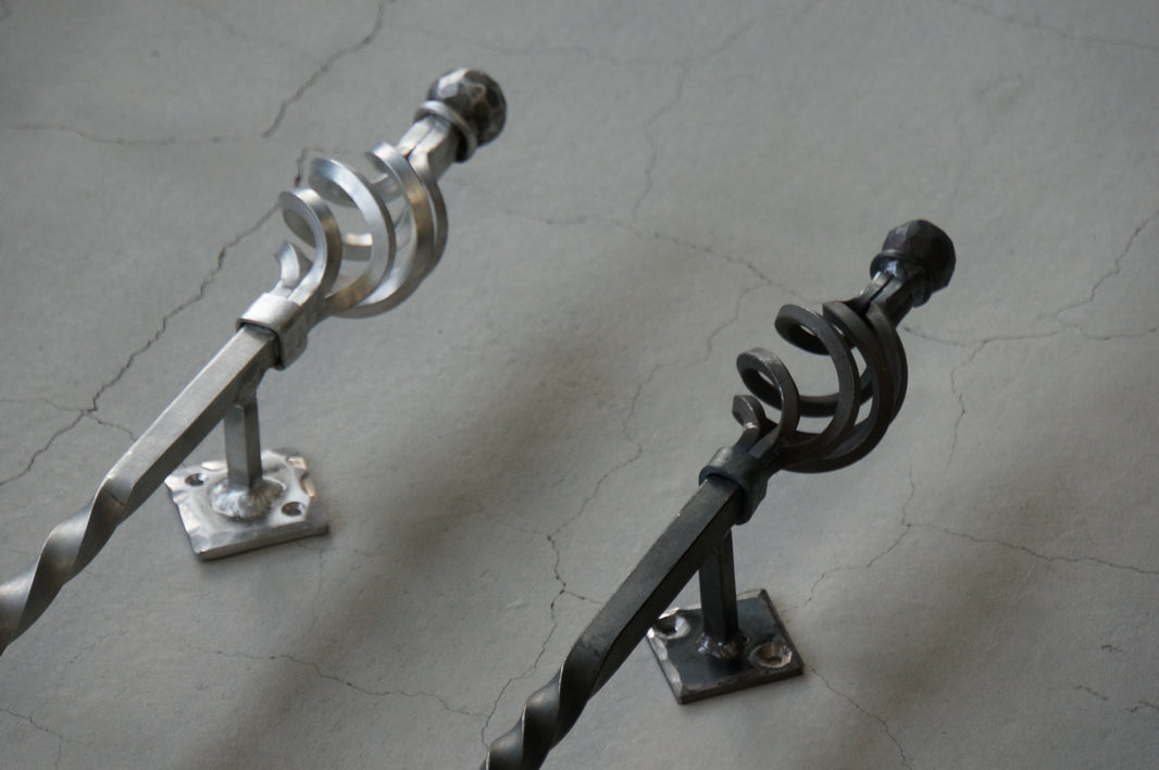 ロートアイアン vs ロートアルミ！憧れの装飾、選ぶならどっち？