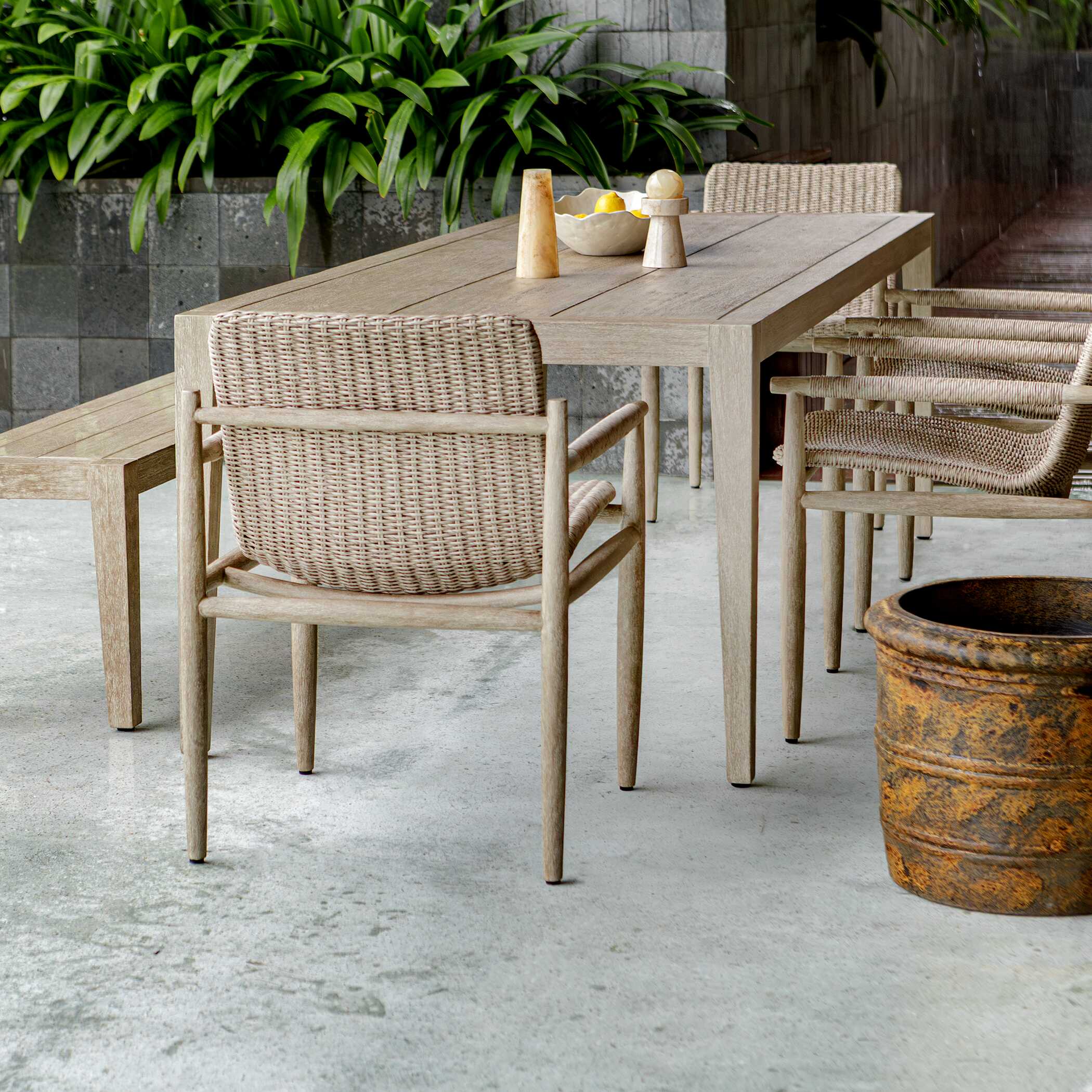 UTTERMOST社製 Kirkhamダイニングテーブル UTT-50189 - マストレ海外 